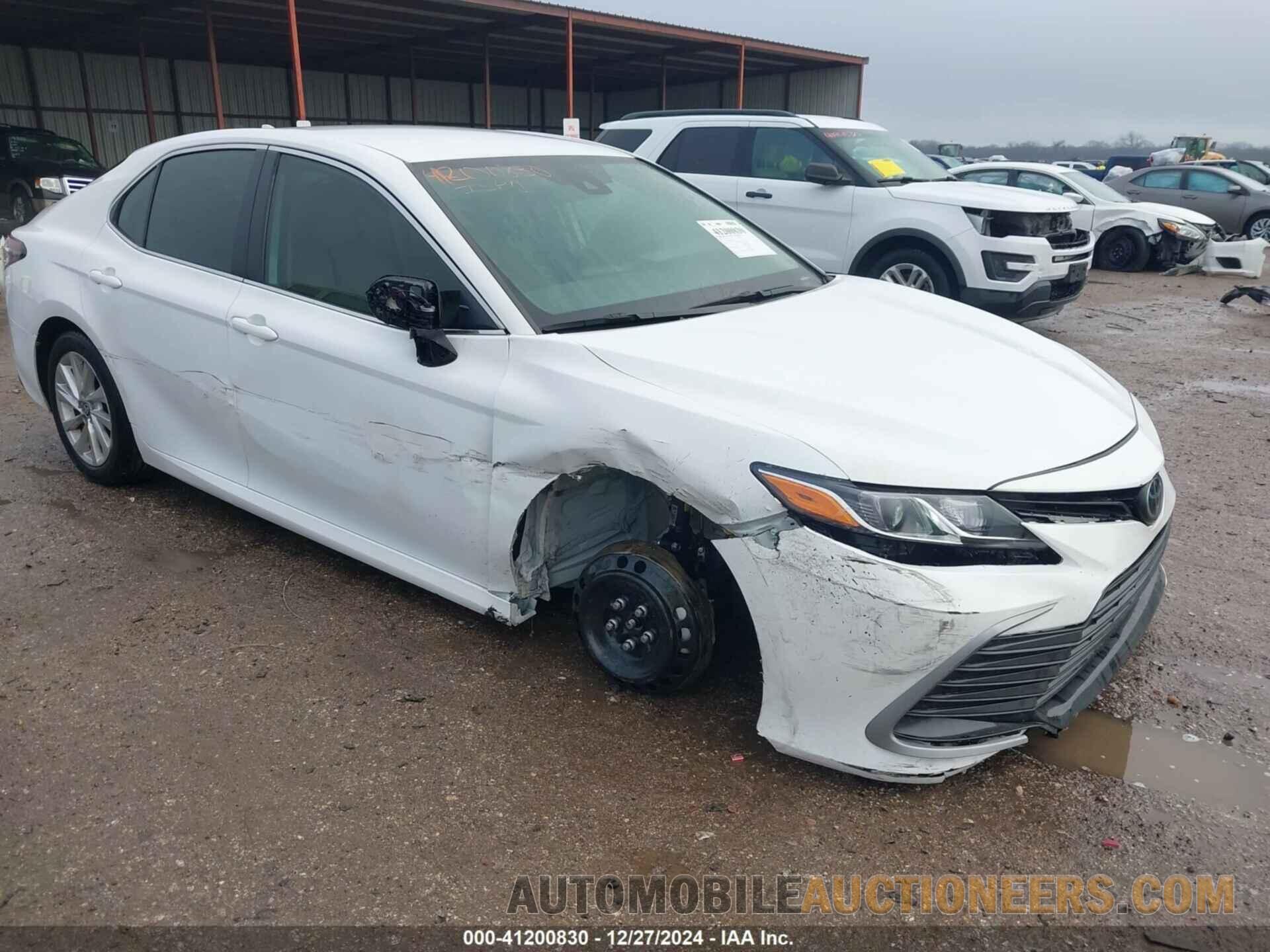 4T1C11AKXRU880223 TOYOTA CAMRY 2024