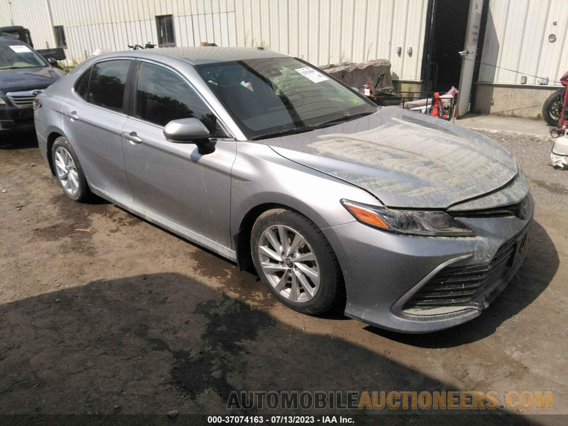 4T1C11BK1MU020122 TOYOTA CAMRY 2021