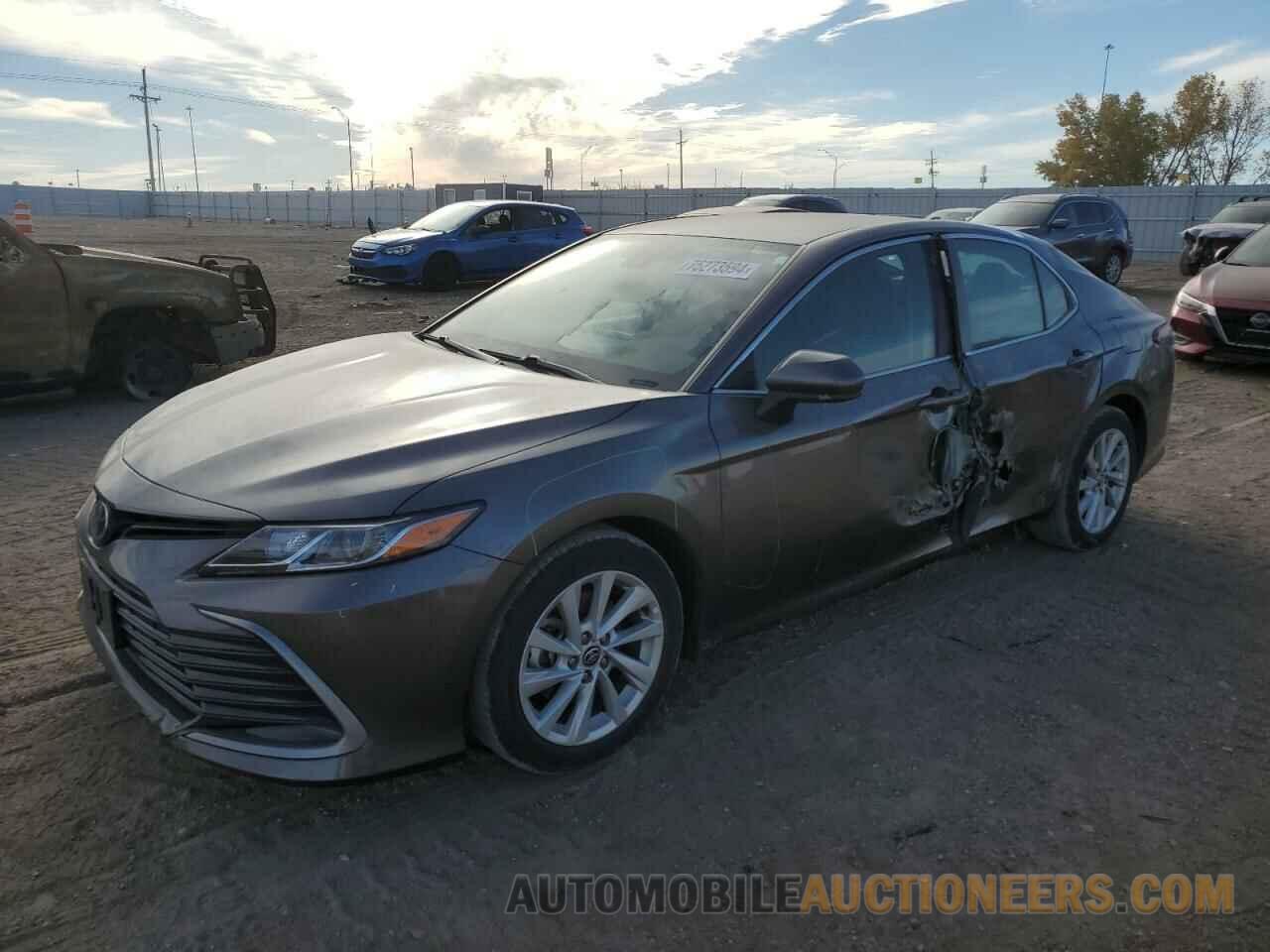 4T1C11BK1NU048598 TOYOTA CAMRY 2022