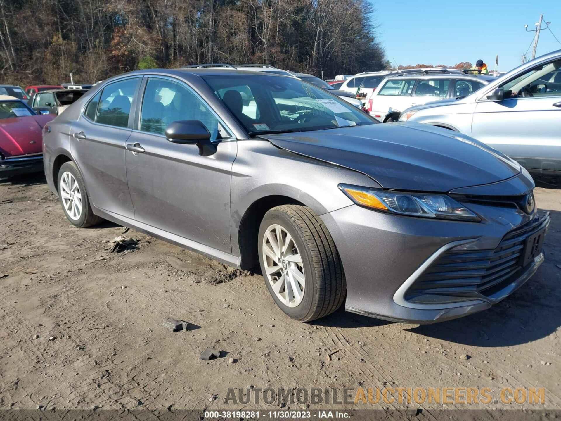 4T1C11BK2NU069637 TOYOTA CAMRY 2022