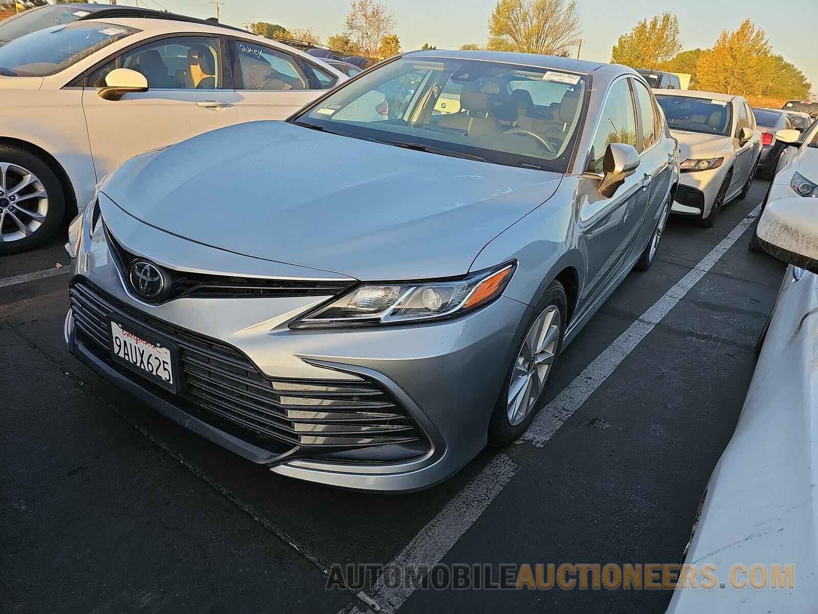 4T1C11BK3NU060980 Toyota Camry 2022