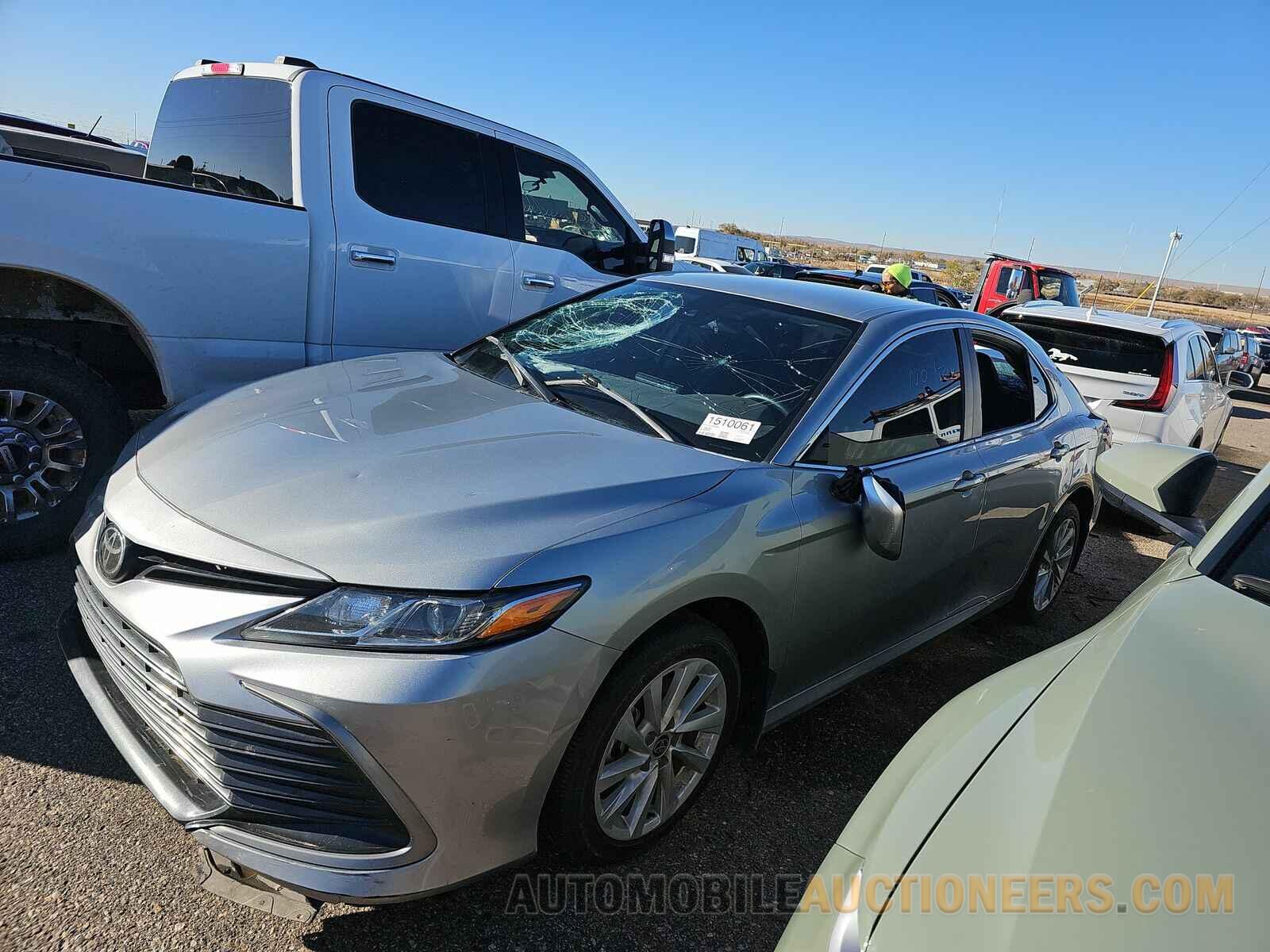 4T1C11BK7NU055409 Toyota Camry 2022