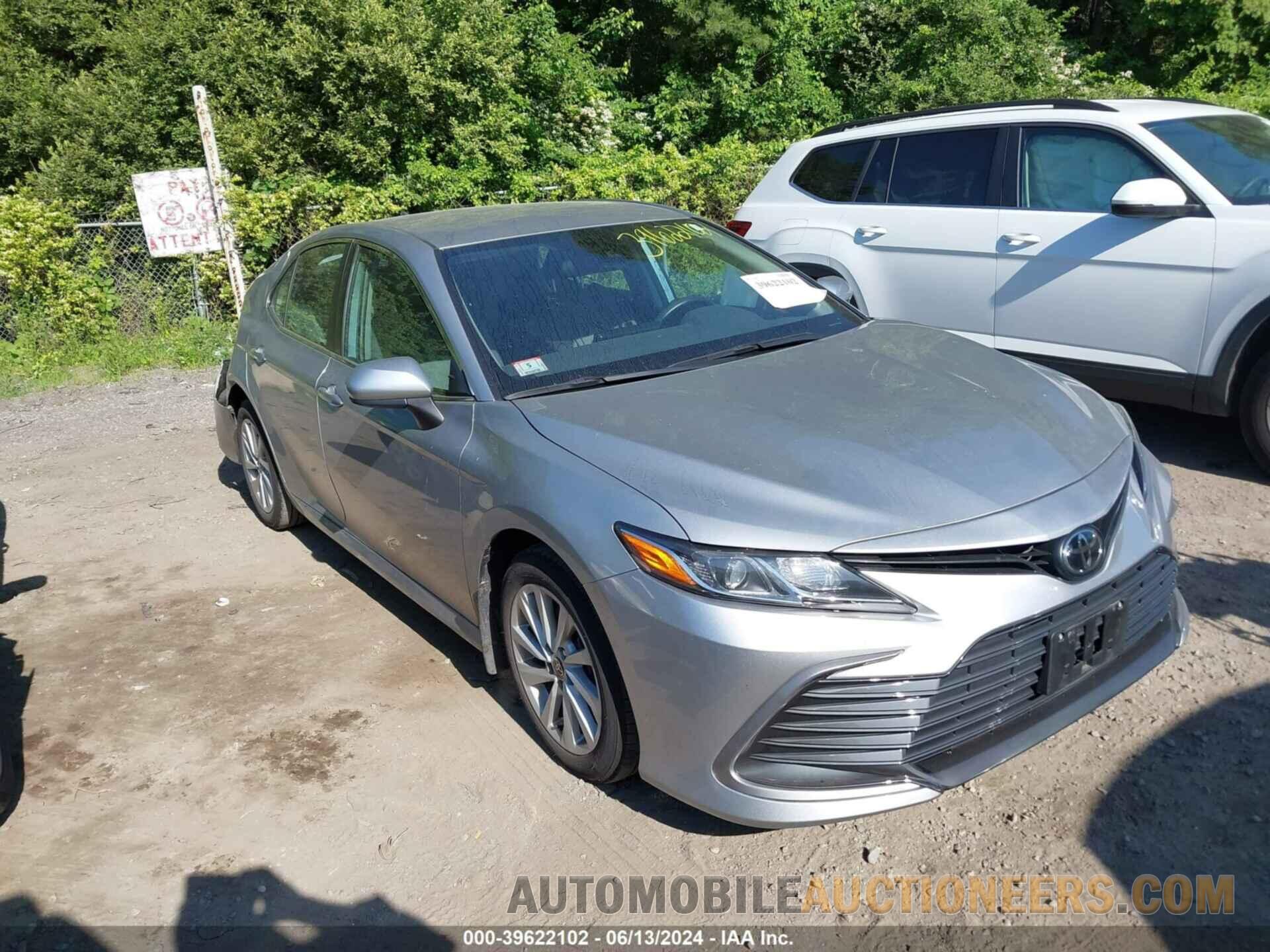 4T1C11BK8NU064152 TOYOTA CAMRY 2022