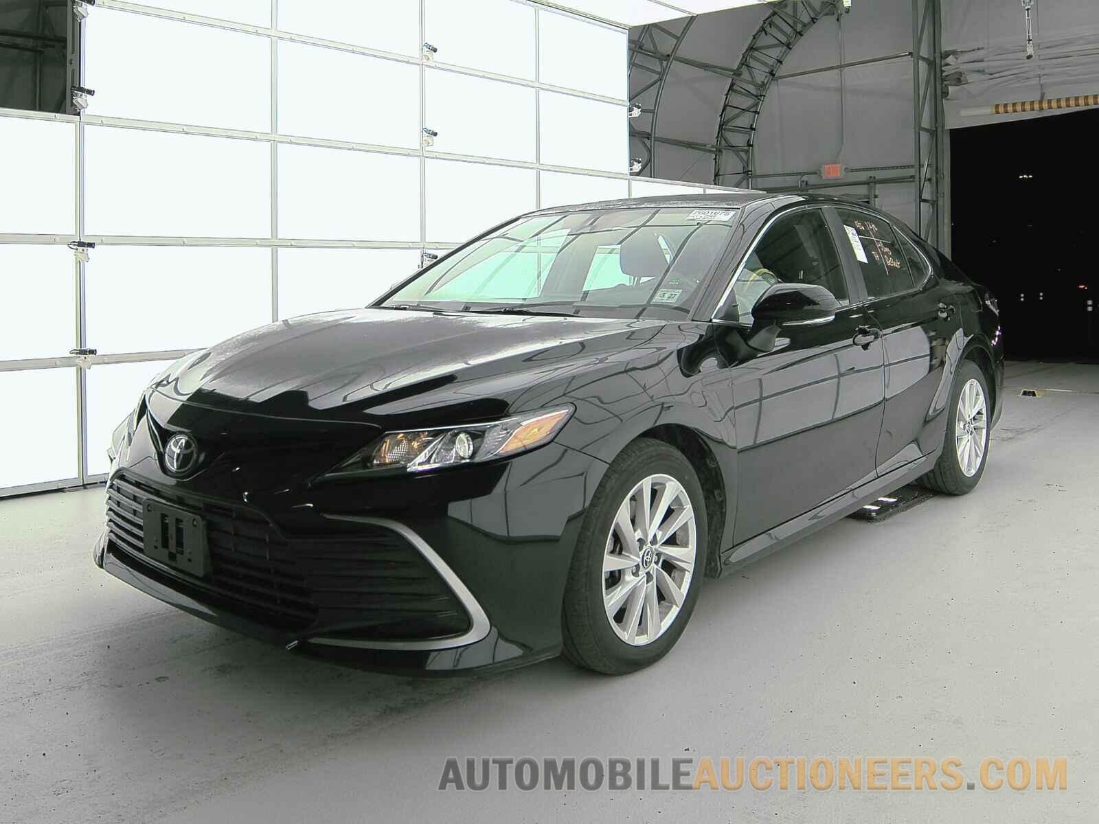 4T1C11BKXNU061270 Toyota Camry LE 2022