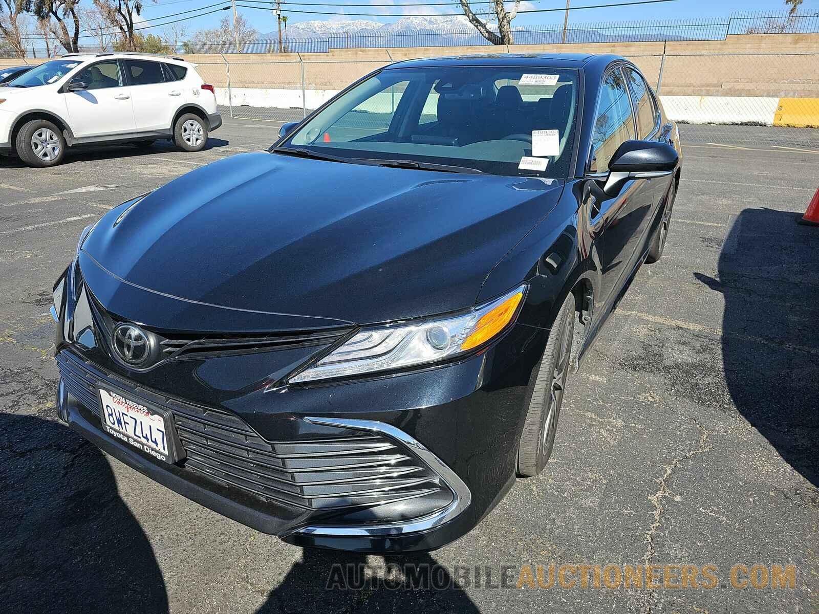 4T1F11AK1MU531845 Toyota Camry 2021