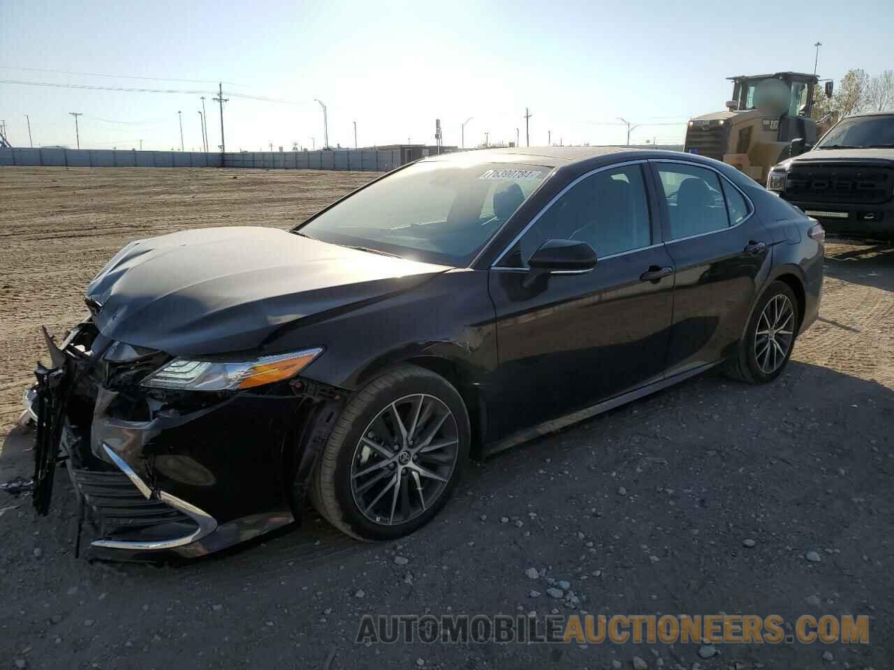 4T1F11BK1RU114165 TOYOTA CAMRY 2024