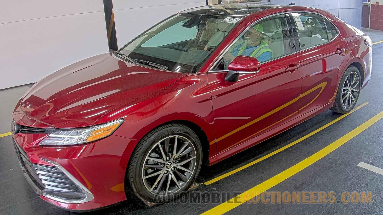 4T1F11BK2MU023138 Toyota Camry 2021