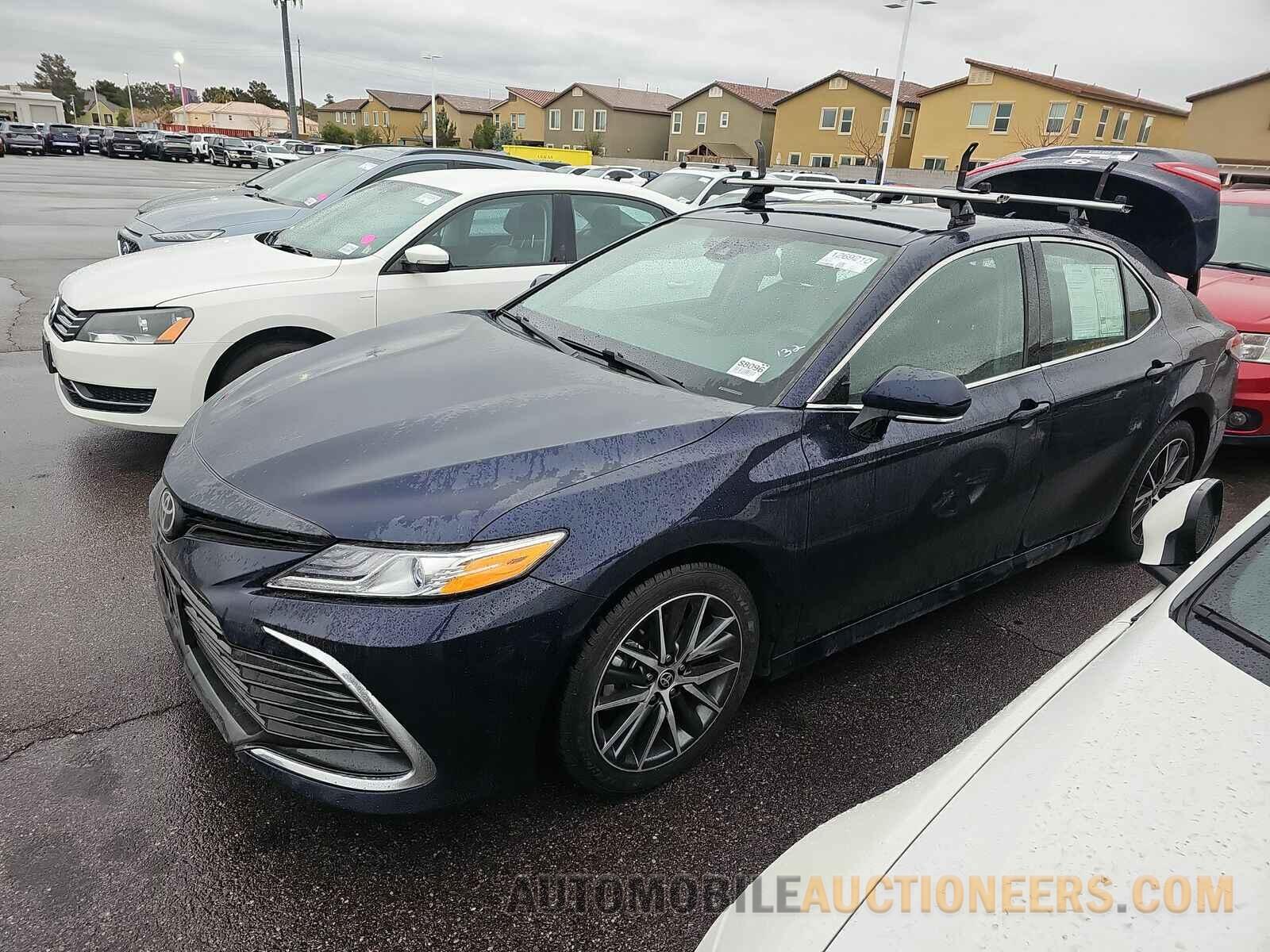 4T1F11BK9MU021113 Toyota Camry 2021