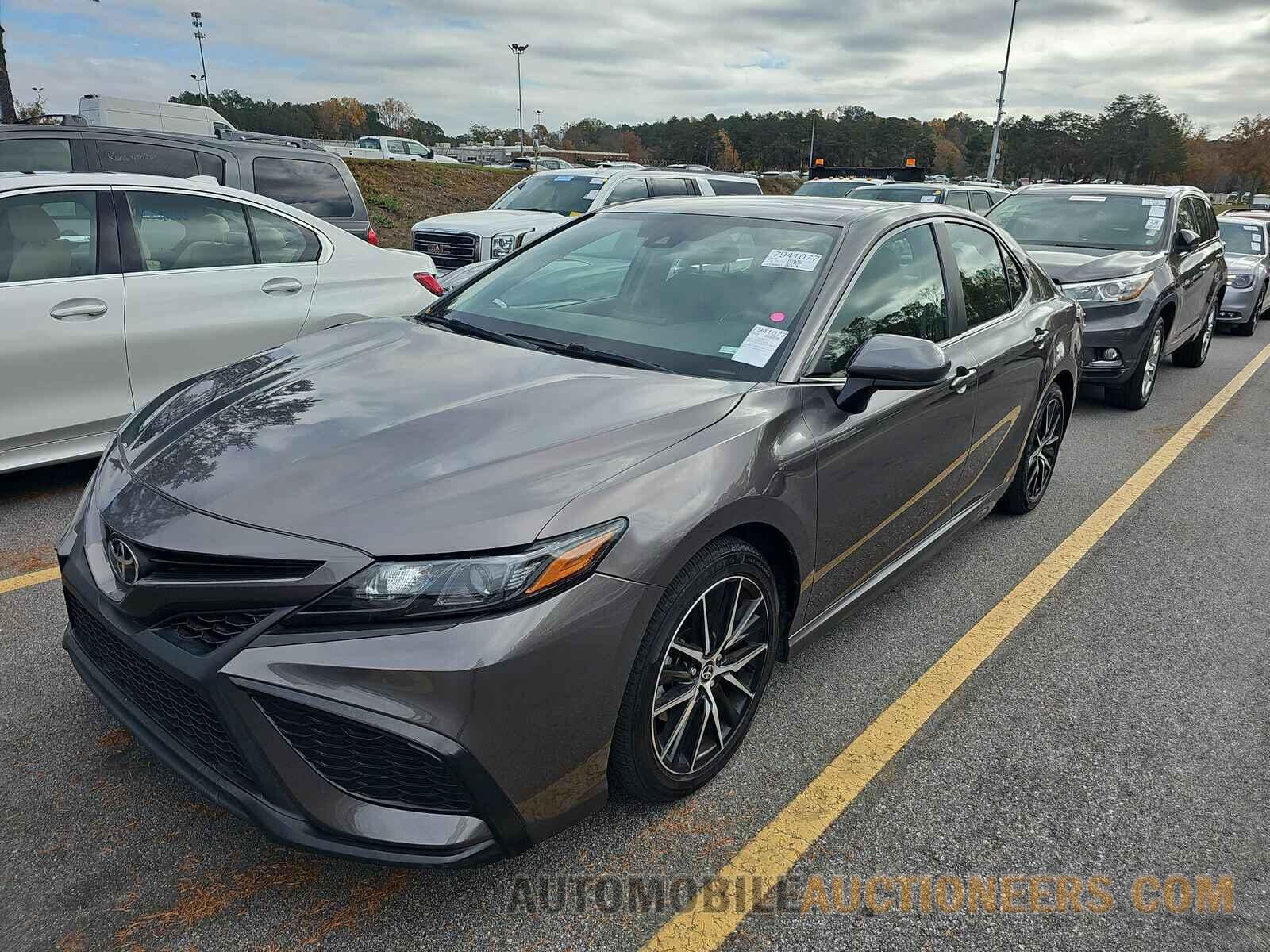 4T1G11AK0MU416013 Toyota Camry 2021