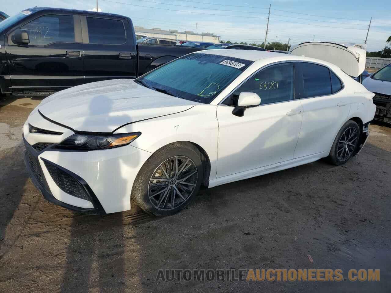 4T1G11AK0MU437668 TOYOTA CAMRY 2021