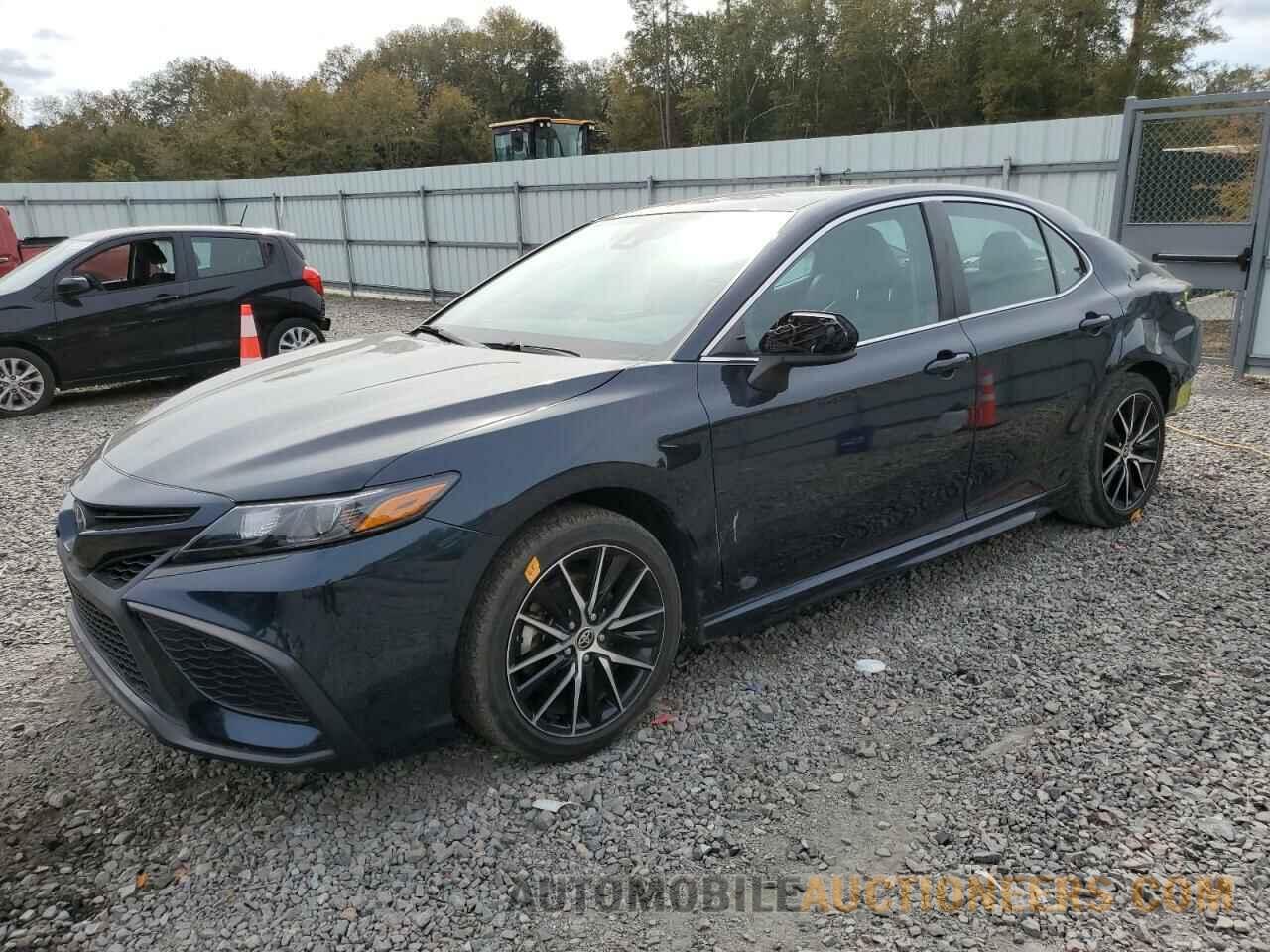 4T1G11AK0MU451151 TOYOTA CAMRY 2021