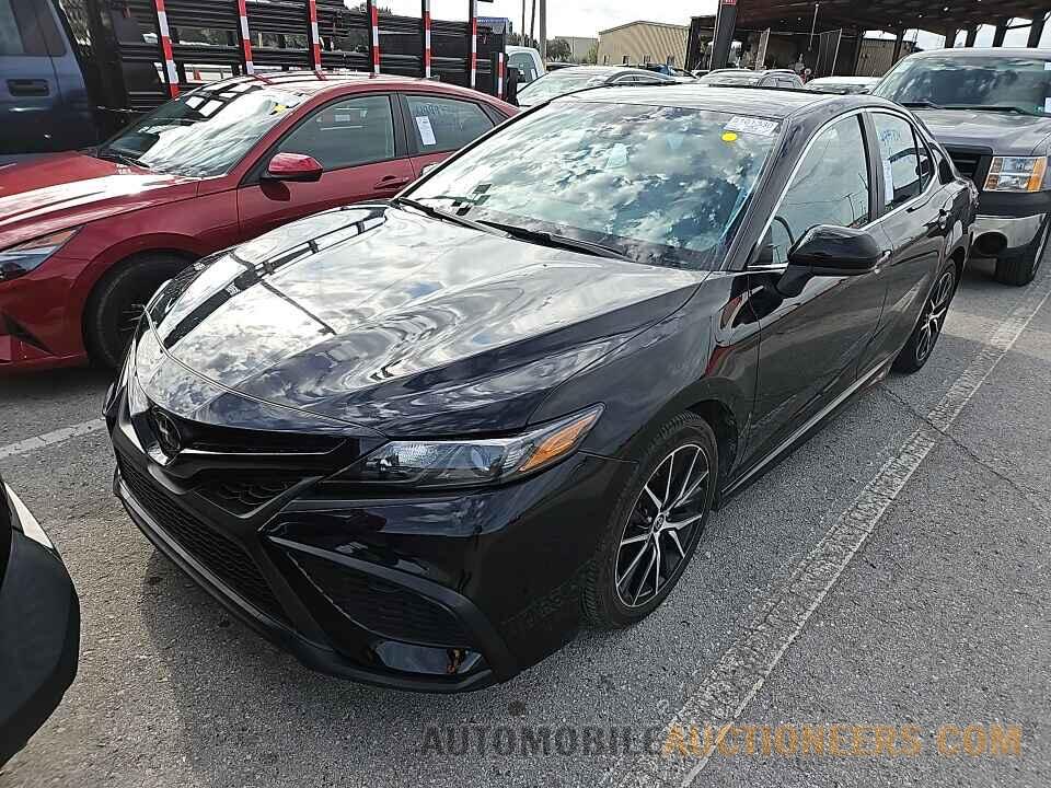 4T1G11AK0MU451943 Toyota Camry 2021