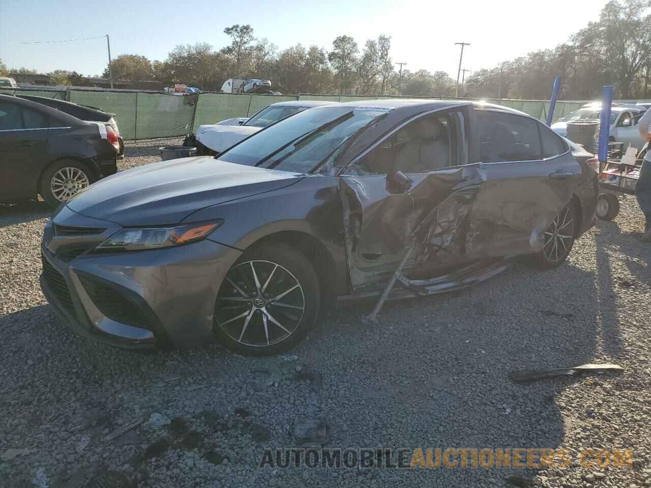 4T1G11AK0MU486868 TOYOTA CAMRY 2021