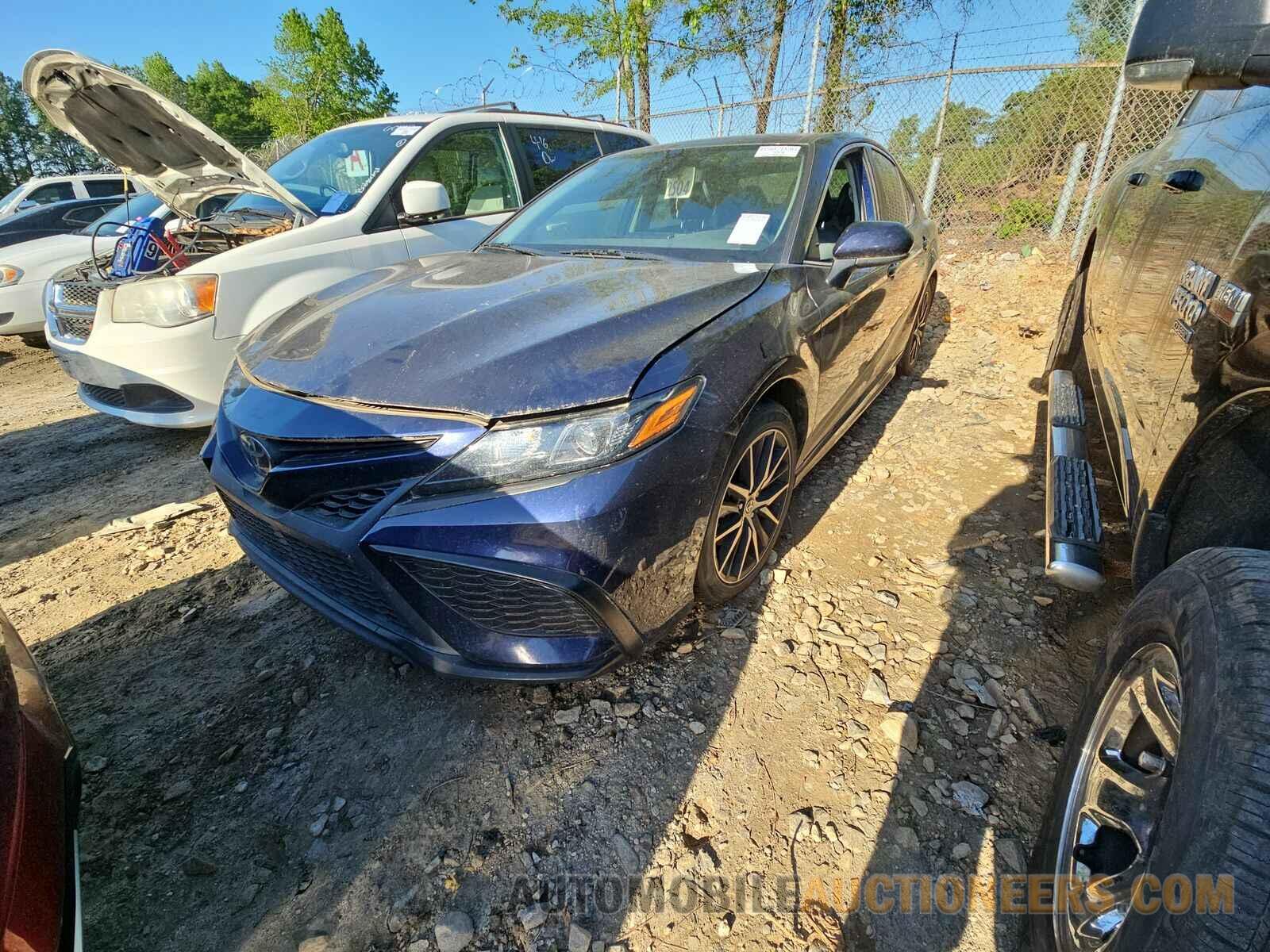 4T1G11AK0MU494338 Toyota Camry 2021