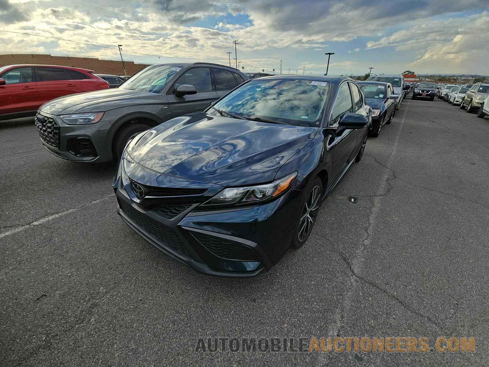 4T1G11AK0MU517200 Toyota Camry 2021