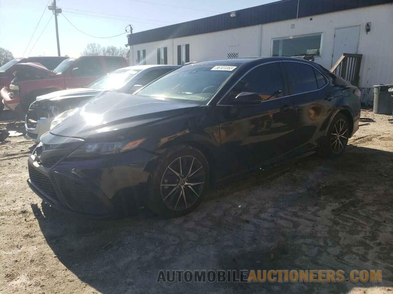 4T1G11AK0MU531405 TOYOTA CAMRY 2021