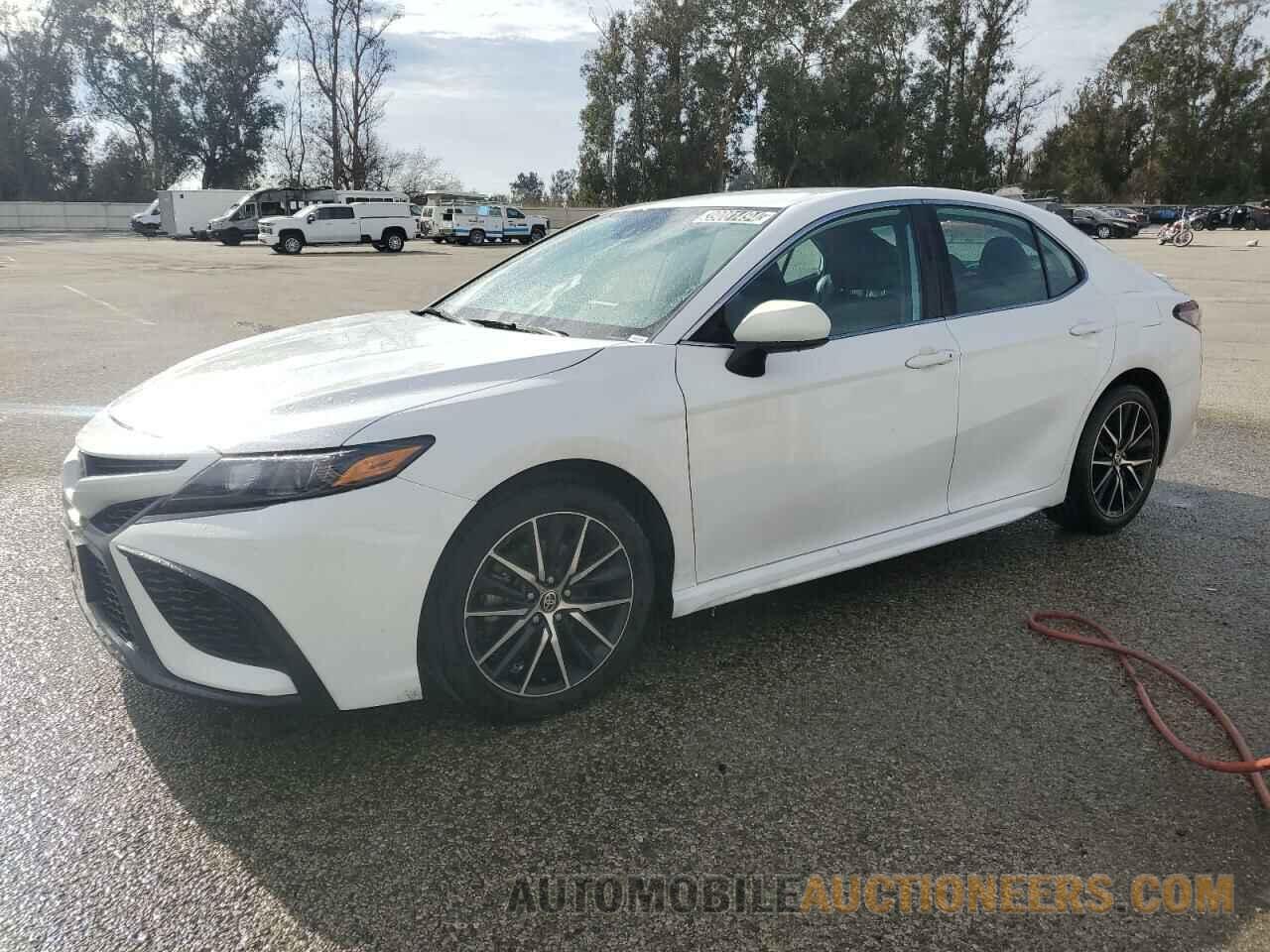 4T1G11AK0MU542887 TOYOTA CAMRY 2021