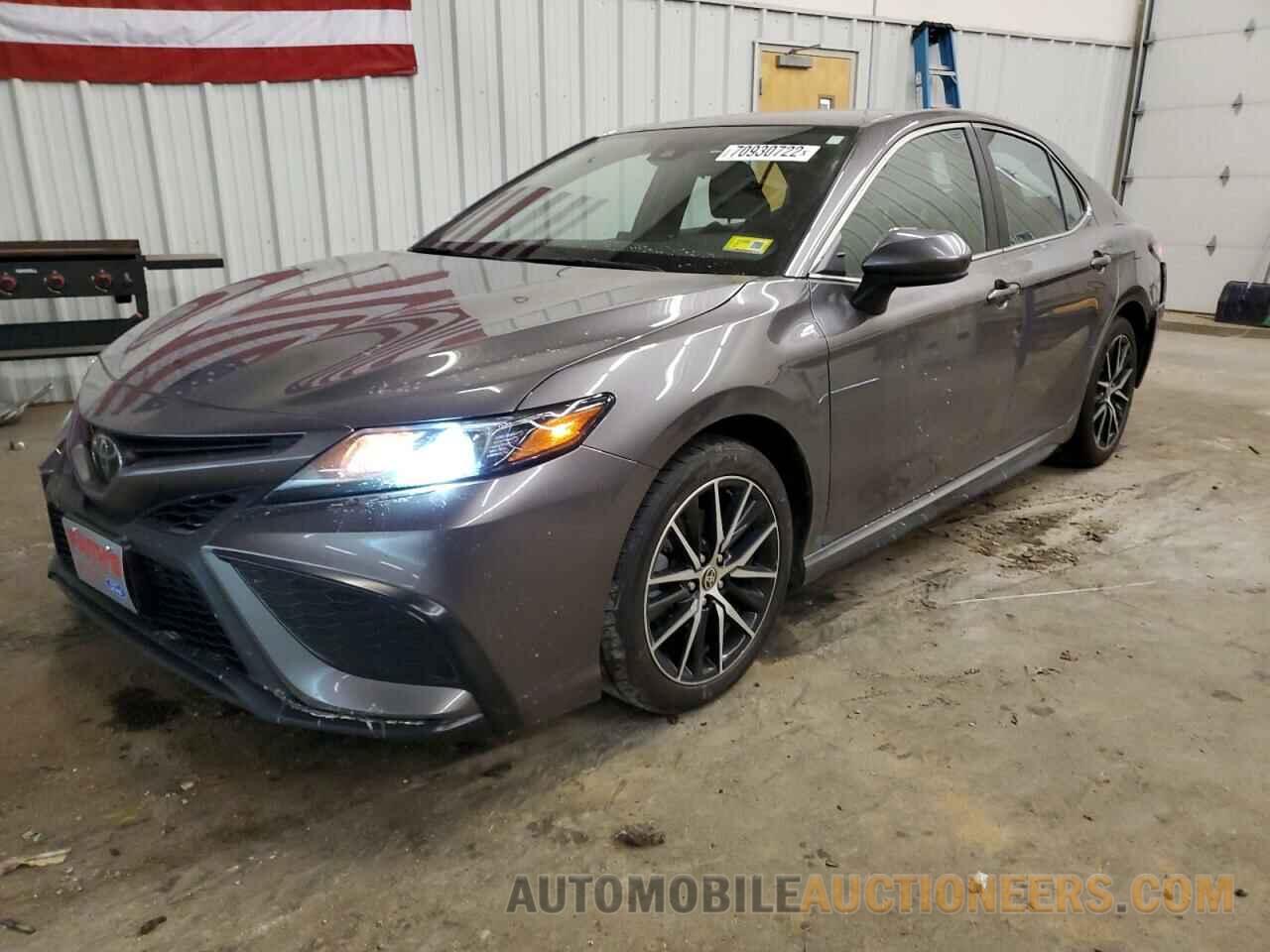 4T1G11AK0MU551816 TOYOTA CAMRY 2021