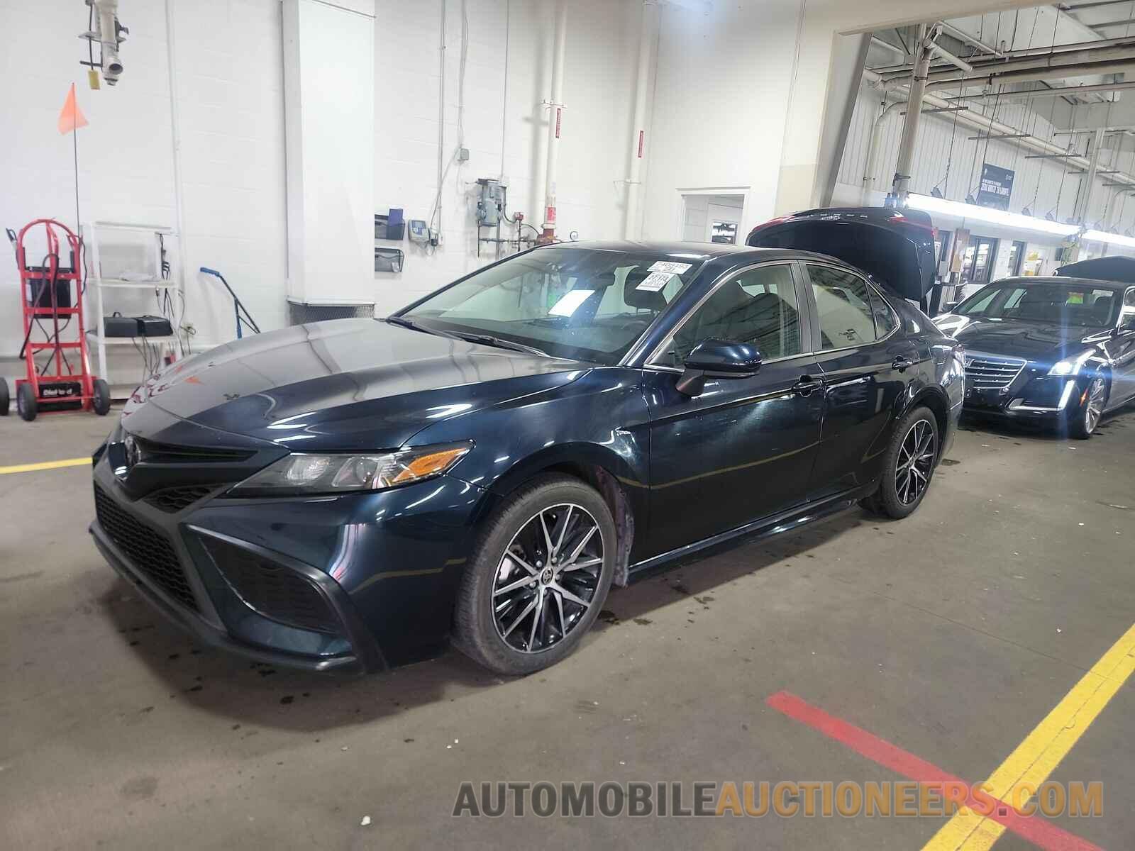 4T1G11AK0MU554814 Toyota Camry 2021