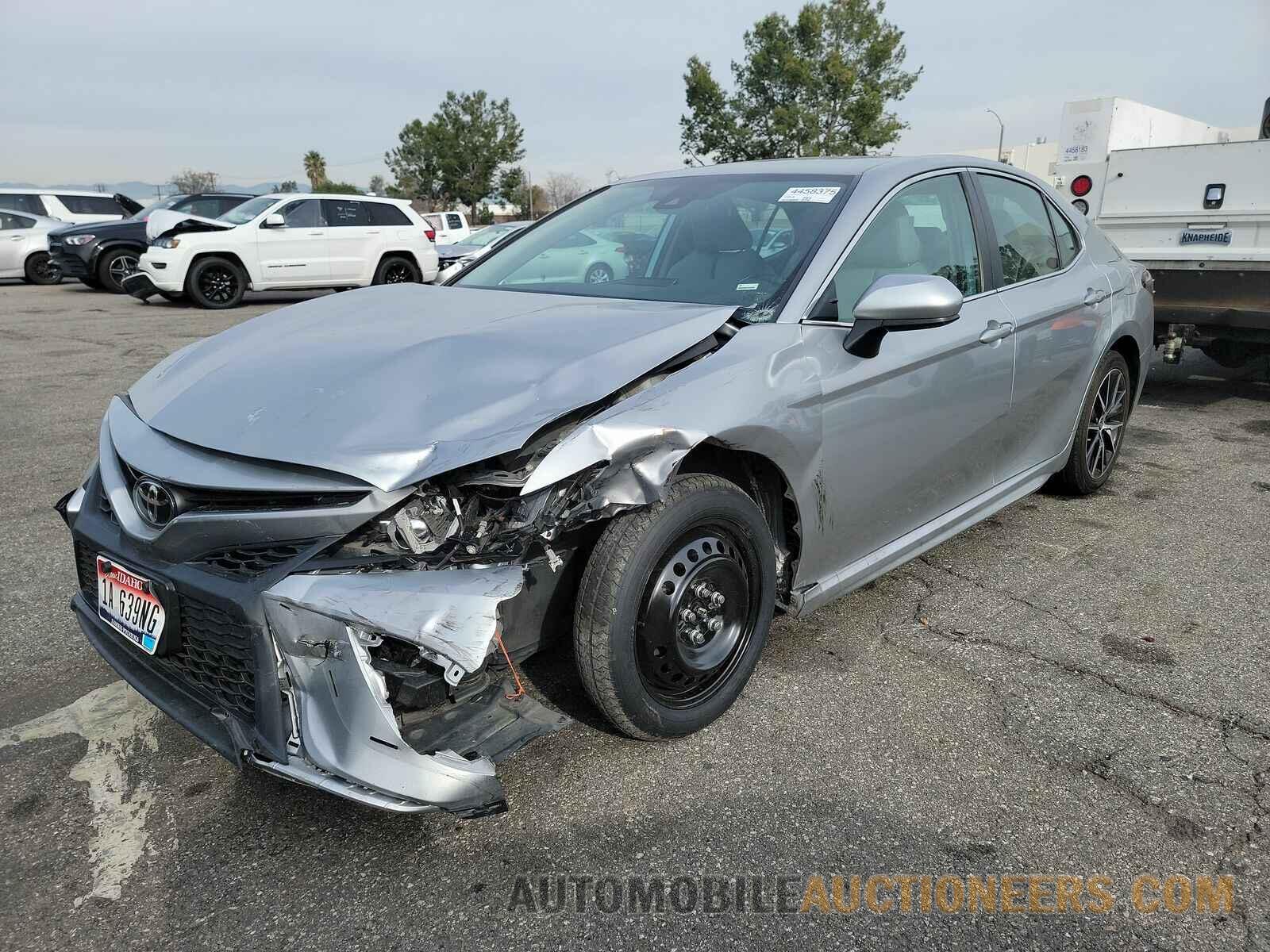 4T1G11AK0MU587201 Toyota Camry 2021