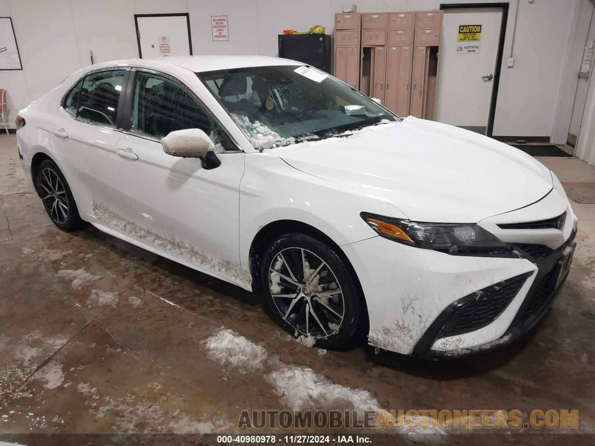 4T1G11AK0MU587232 TOYOTA CAMRY 2021