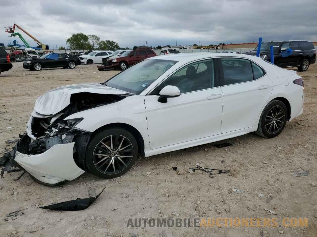 4T1G11AK0MU587649 TOYOTA CAMRY 2021