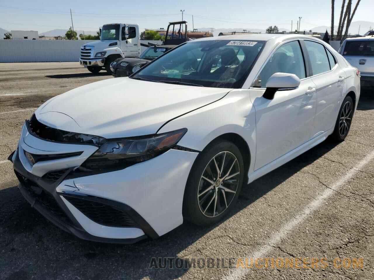 4T1G11AK0NU010976 TOYOTA CAMRY 2022