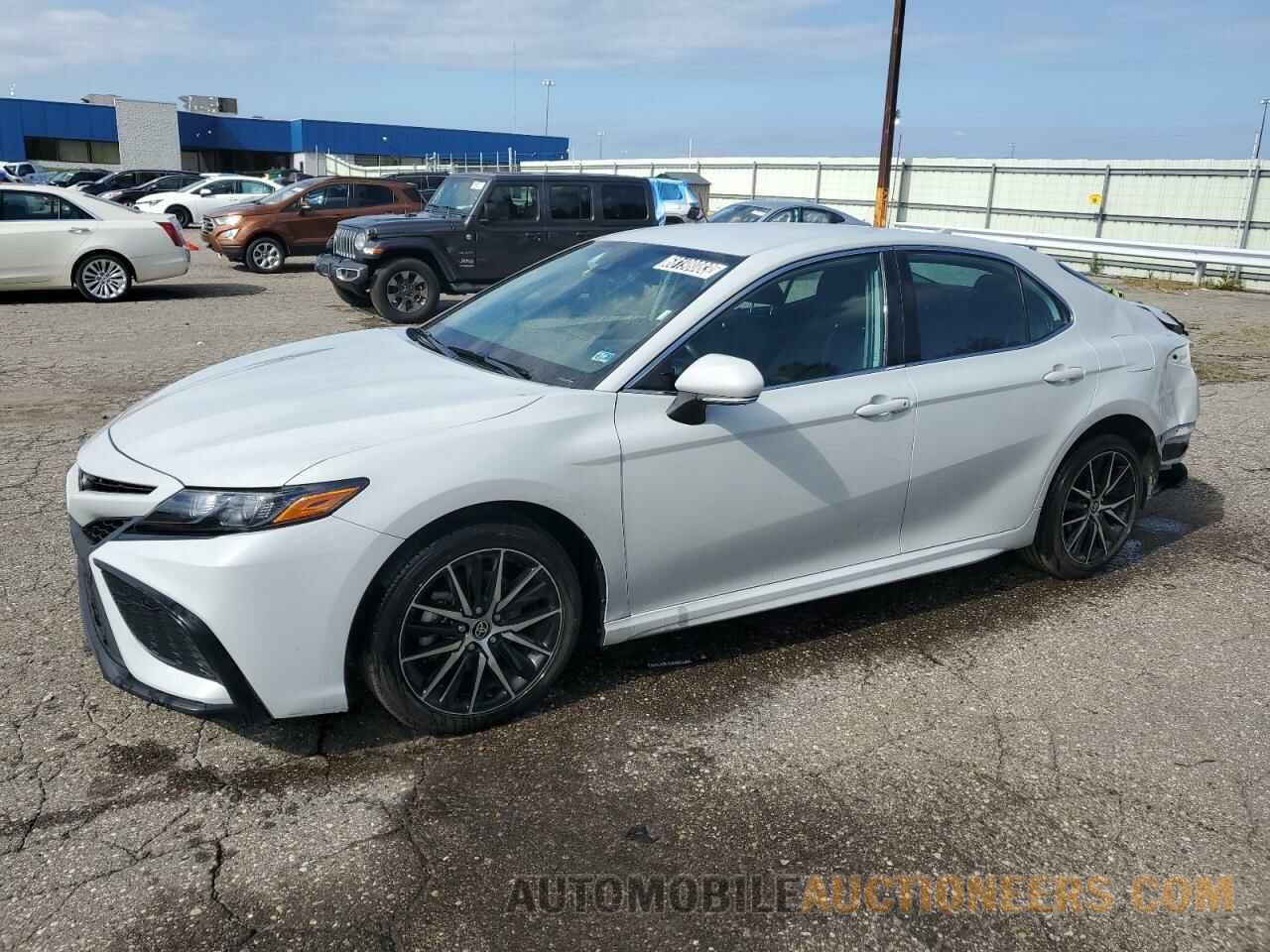 4T1G11AK0NU054945 TOYOTA CAMRY 2022