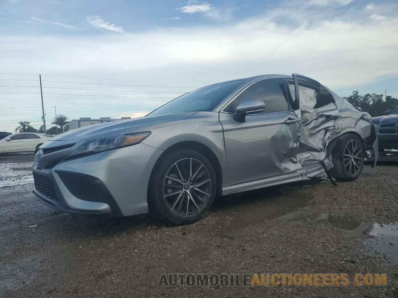 4T1G11AK0NU656325 TOYOTA CAMRY 2022