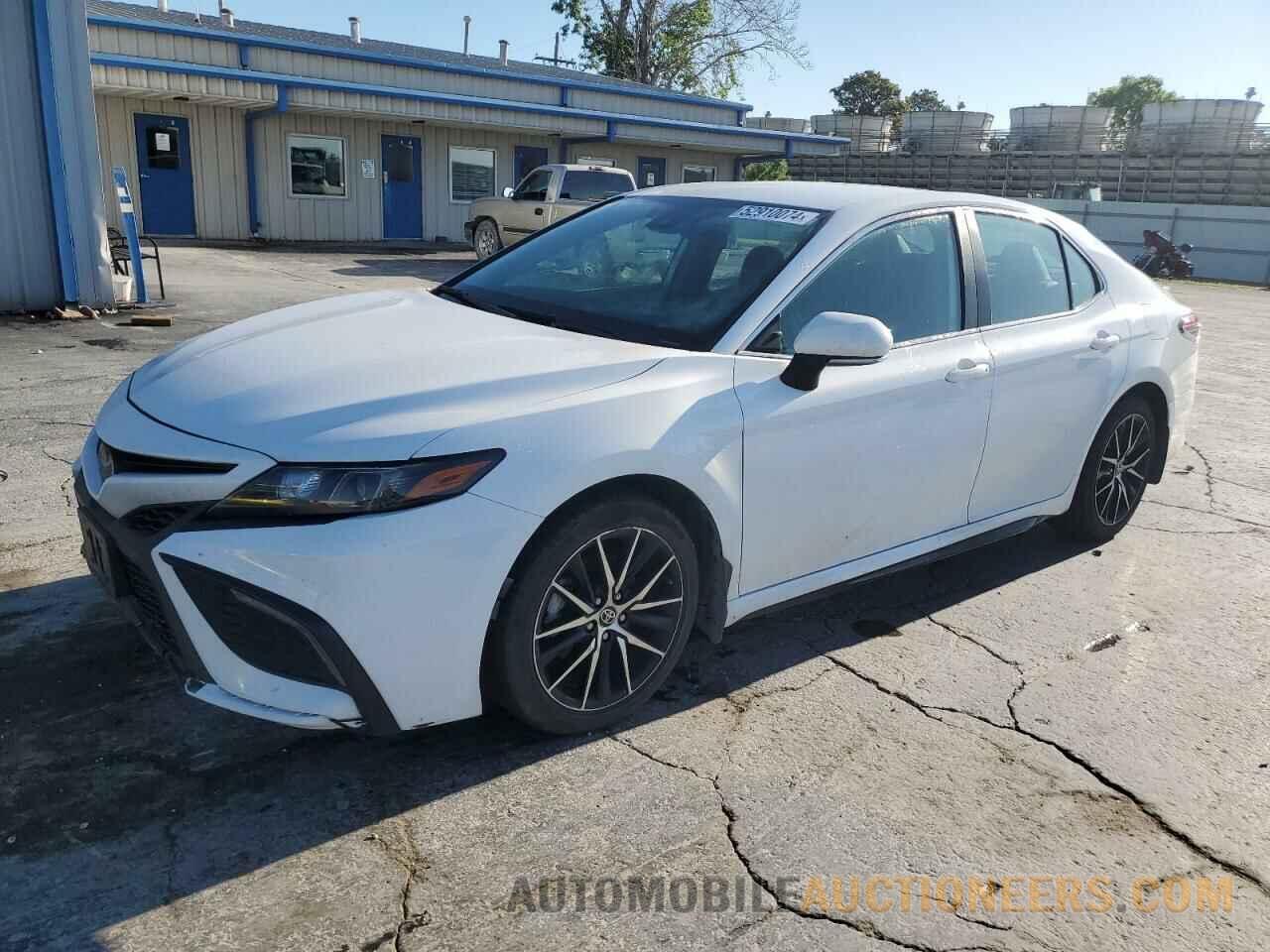 4T1G11AK0NU667941 TOYOTA CAMRY 2022