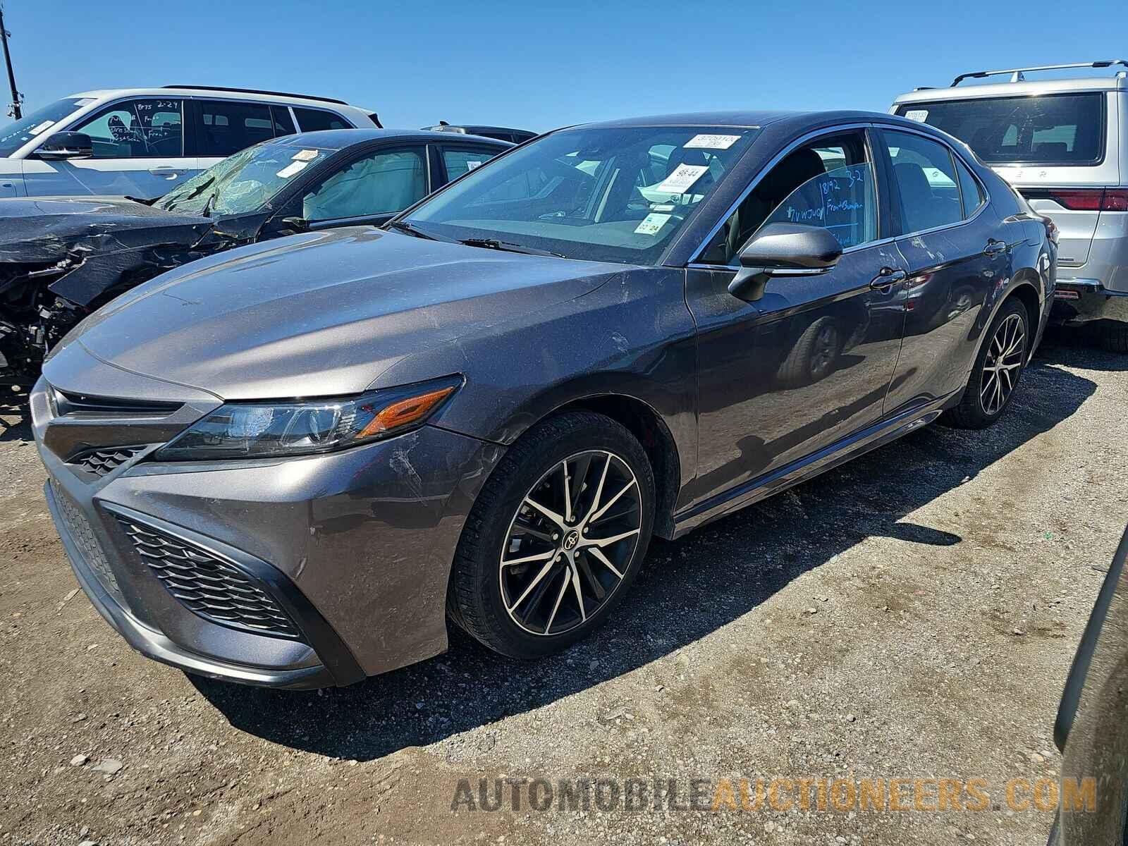 4T1G11AK0NU669818 Toyota Camry 2022