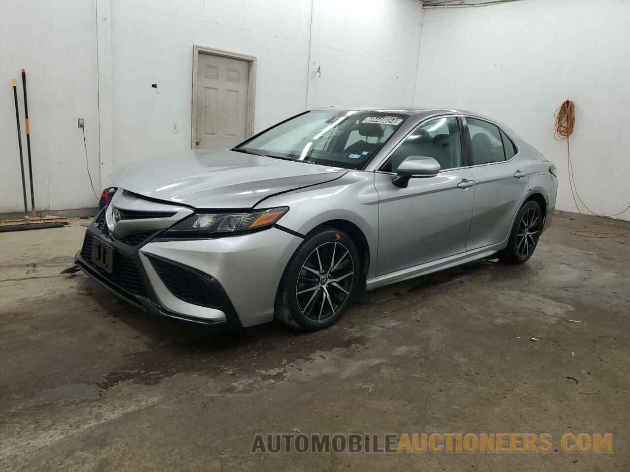 4T1G11AK0NU695819 TOYOTA CAMRY 2022