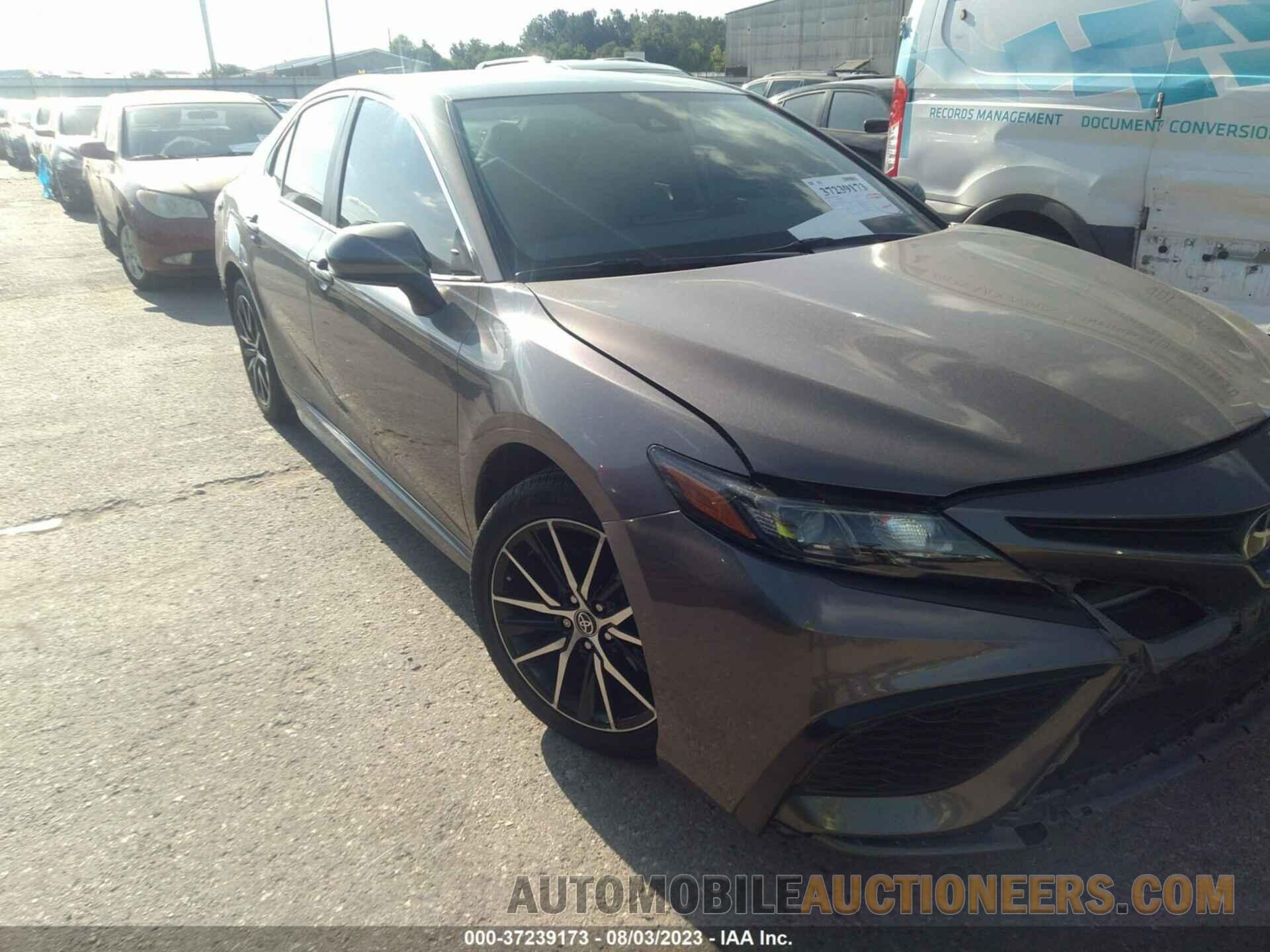 4T1G11AK1MU404131 TOYOTA CAMRY 2021