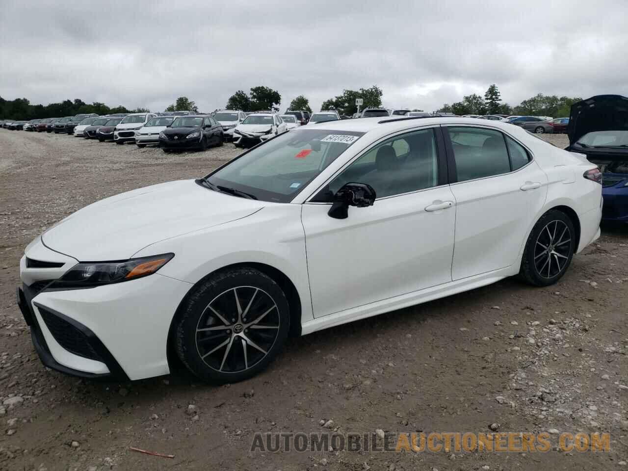 4T1G11AK1MU404761 TOYOTA CAMRY 2021