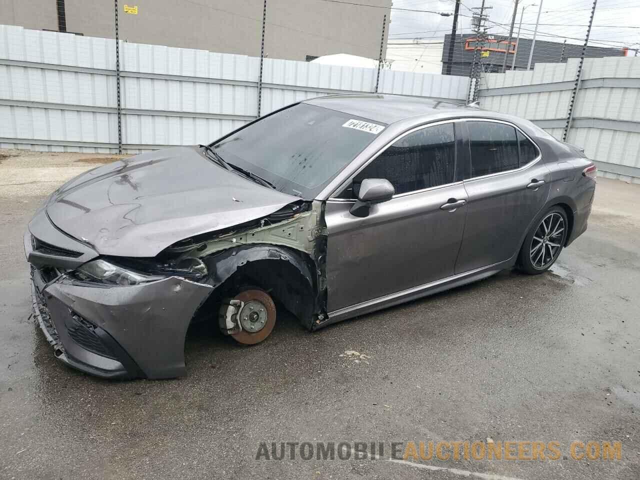 4T1G11AK1MU431572 TOYOTA CAMRY 2021