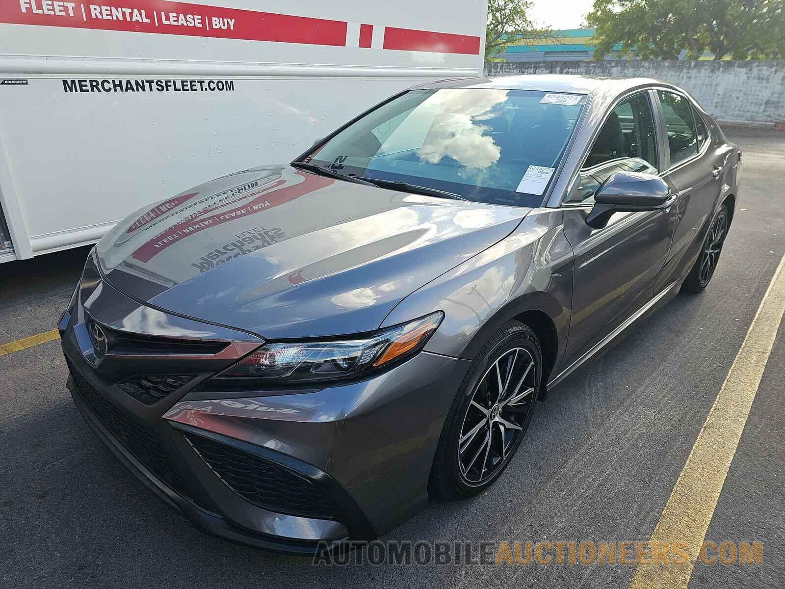 4T1G11AK1MU438957 Toyota Camry 2021