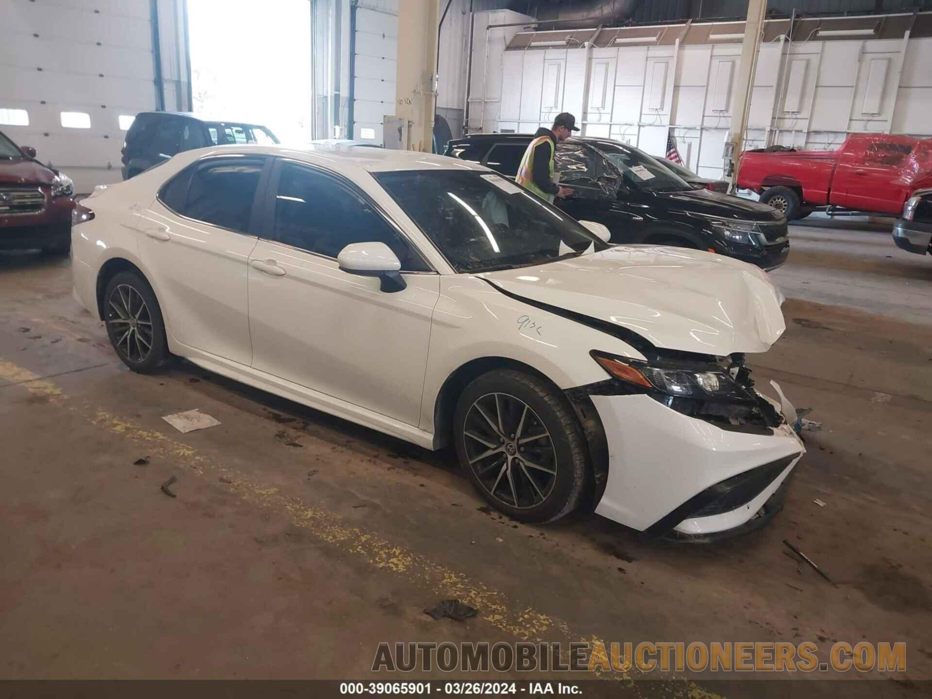 4T1G11AK1MU449893 TOYOTA CAMRY 2021