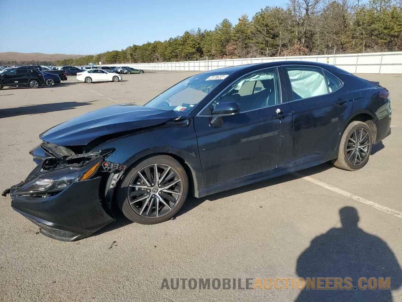 4T1G11AK1MU454009 TOYOTA CAMRY 2021