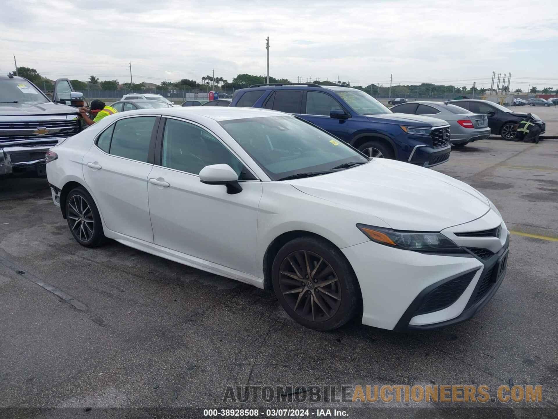 4T1G11AK1MU472803 TOYOTA CAMRY 2021