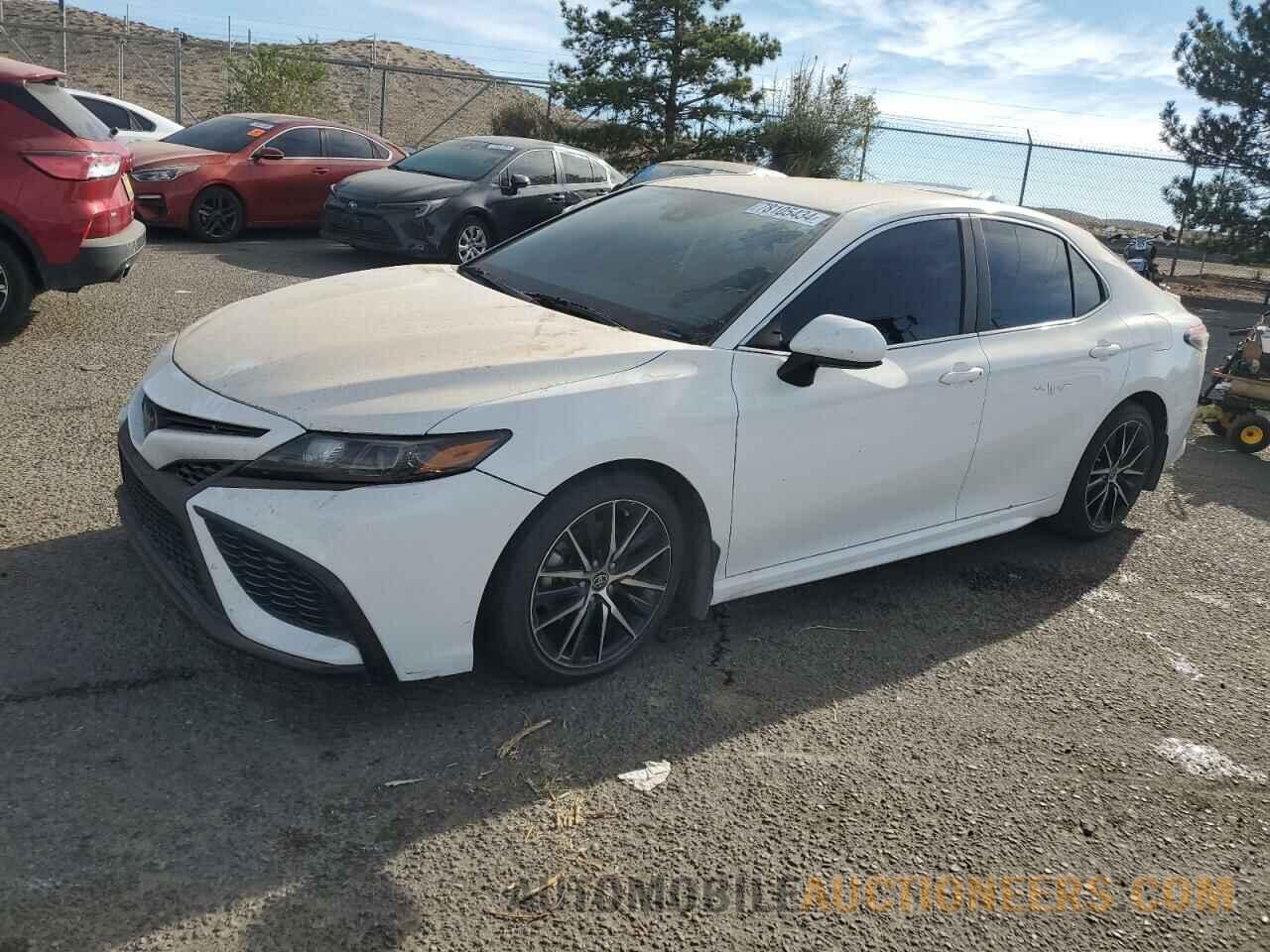 4T1G11AK1MU480996 TOYOTA CAMRY 2021