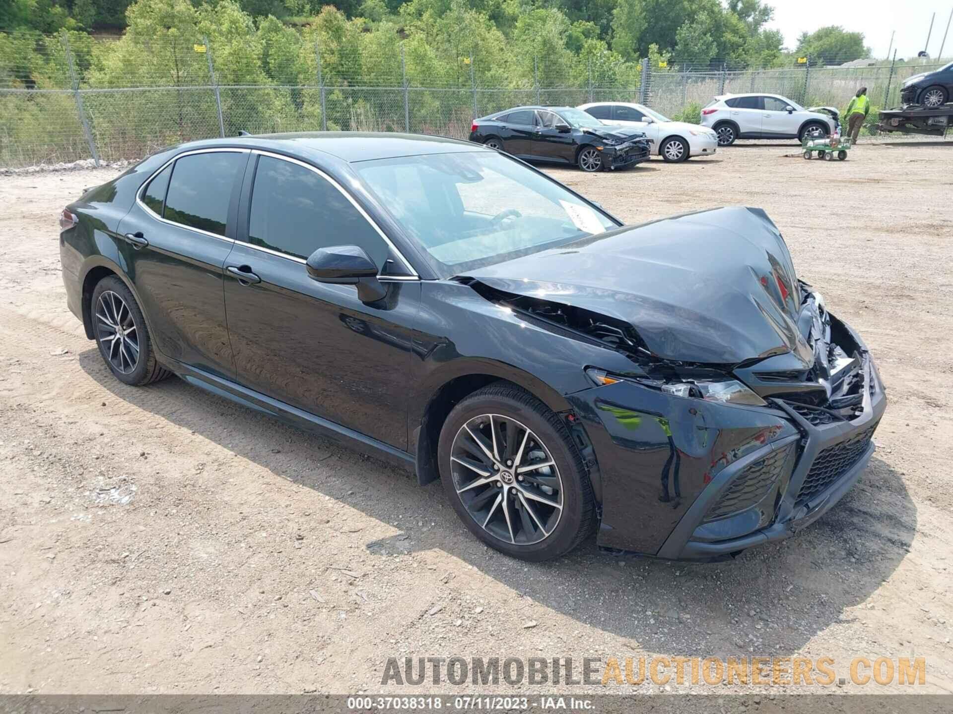 4T1G11AK1MU493196 TOYOTA CAMRY 2021