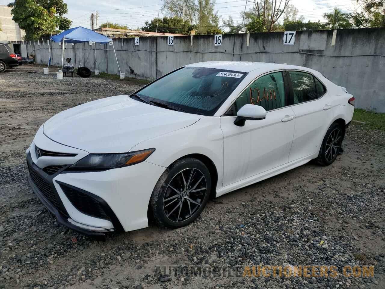 4T1G11AK1MU520140 TOYOTA CAMRY 2021