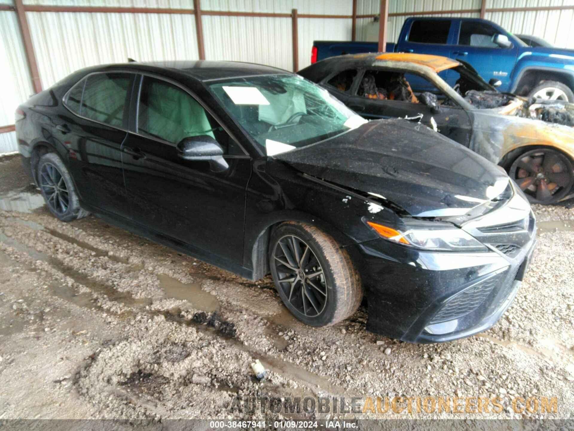 4T1G11AK1MU550500 TOYOTA CAMRY 2021