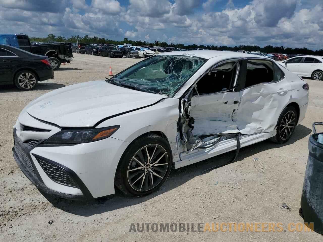 4T1G11AK1MU554949 TOYOTA CAMRY 2021