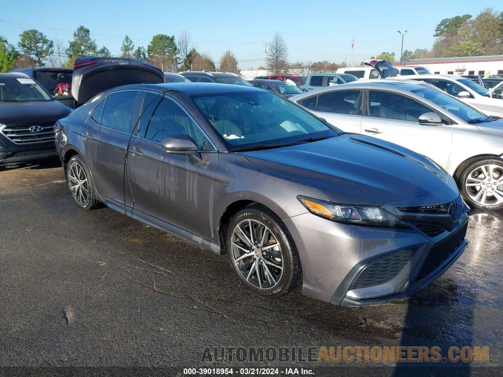 4T1G11AK1MU561142 TOYOTA CAMRY 2021