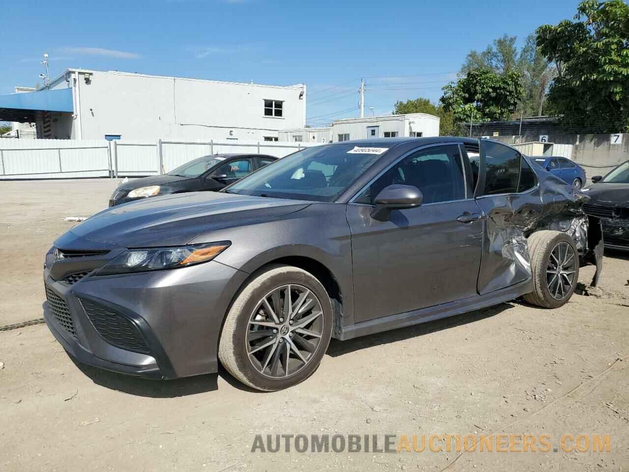 4T1G11AK1MU564901 TOYOTA CAMRY 2021