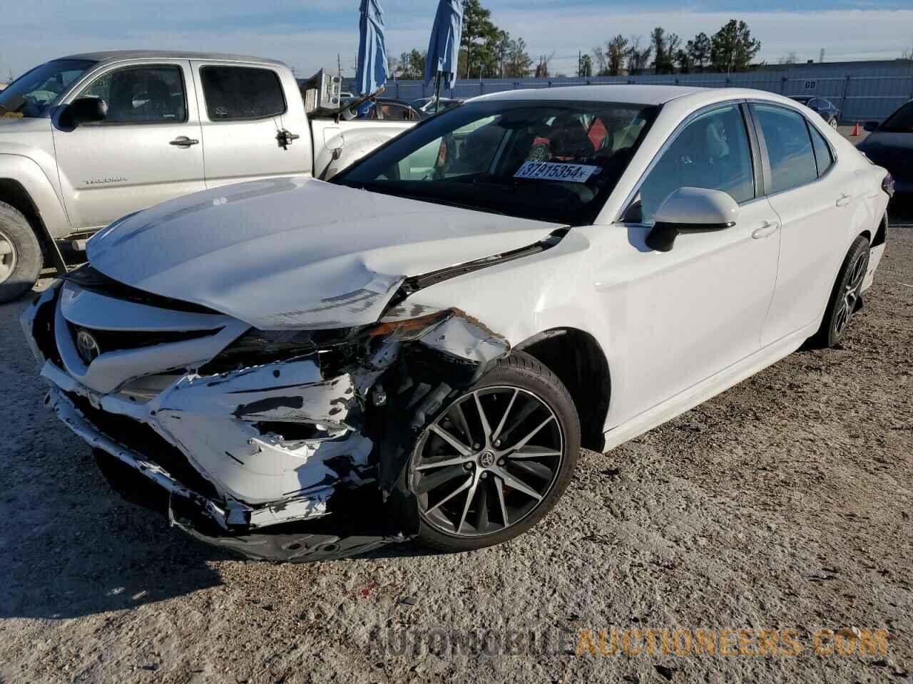 4T1G11AK1MU570701 TOYOTA CAMRY 2021