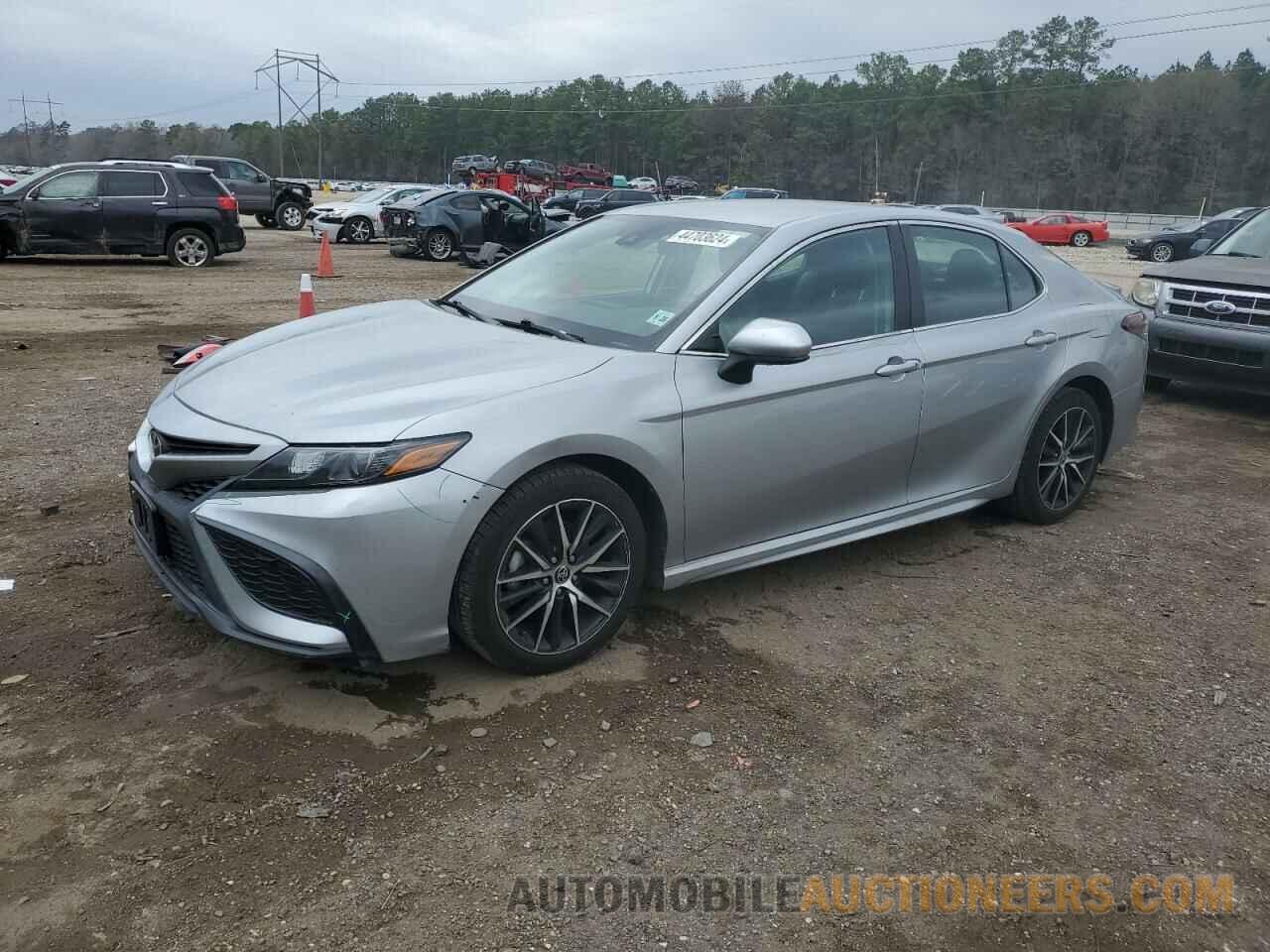 4T1G11AK1MU585103 TOYOTA CAMRY 2021