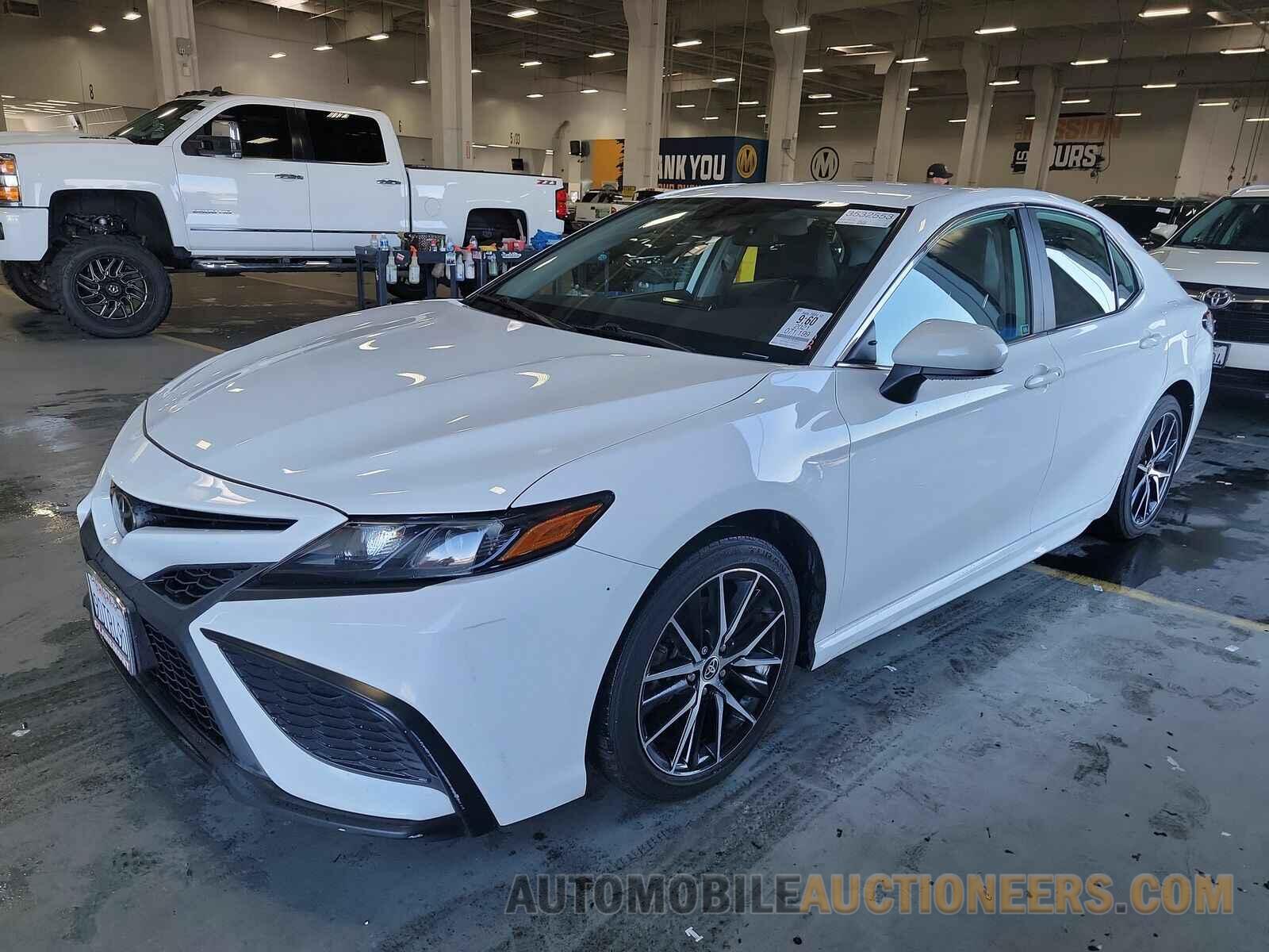 4T1G11AK1MU589281 Toyota Camry 2021