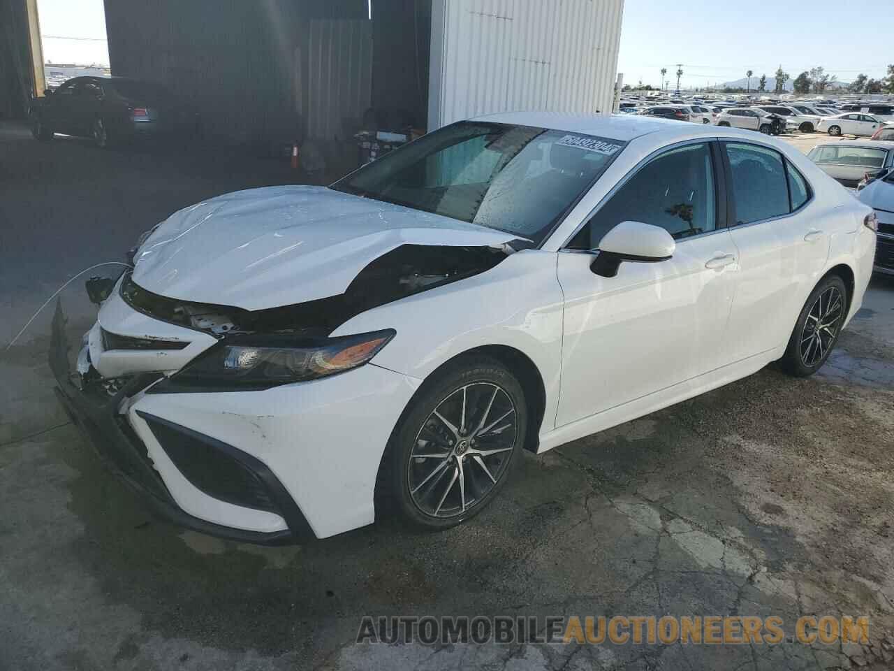 4T1G11AK1MU590463 TOYOTA CAMRY 2021